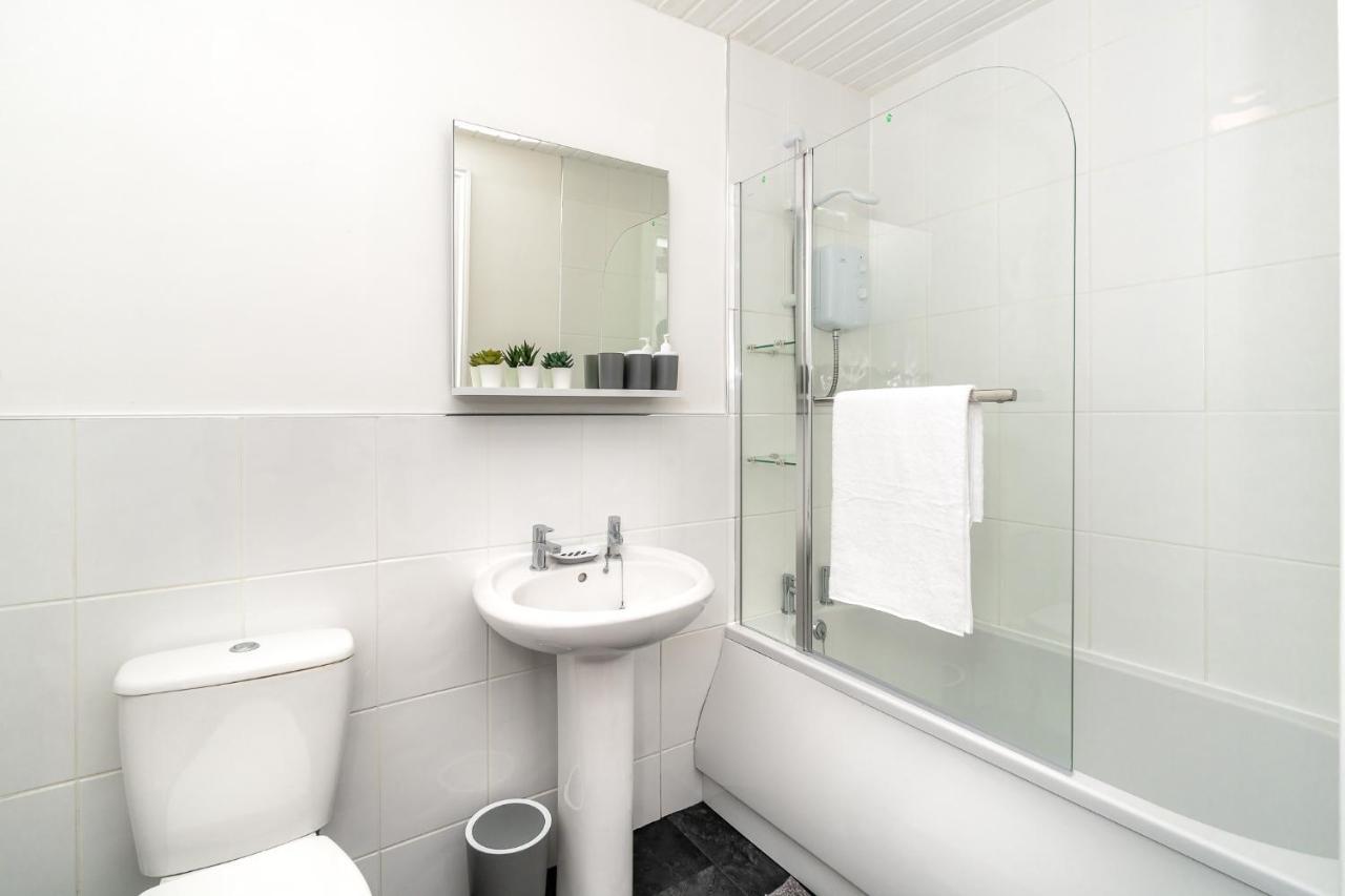 Cosy Retreat - Charming 2-Bed Apartment 그리녹 외부 사진