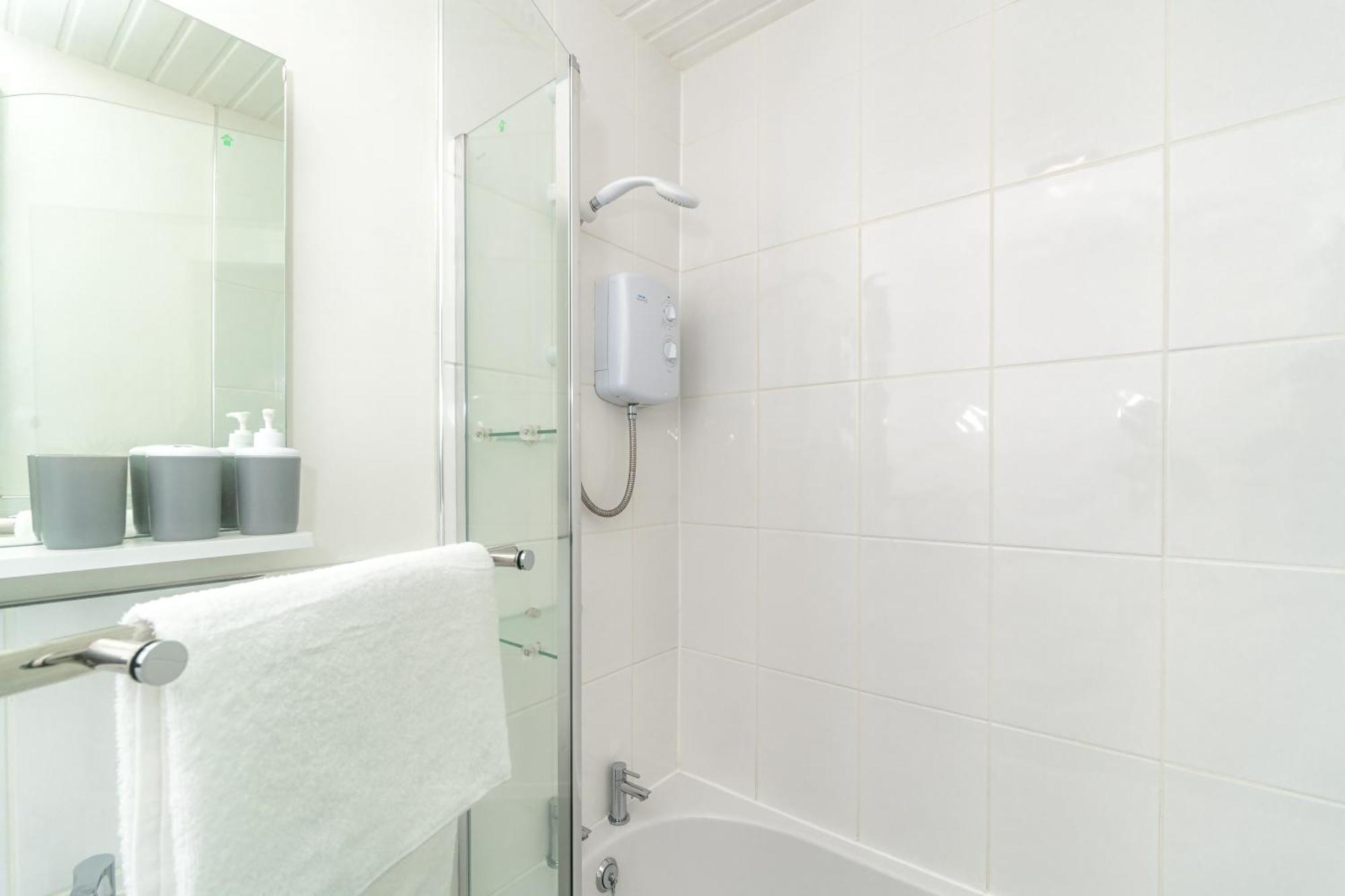 Cosy Retreat - Charming 2-Bed Apartment 그리녹 외부 사진